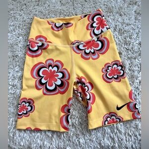 Nike Womens Recreation Club Groovy Floral Bike Shorts Size XS Yellow Mod